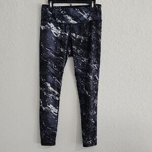 Women's Large Black and White Patterned Leggings